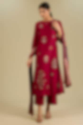 Poppy Red Mulberry Silk Hand Embroidered Kurta Set by Divyam Mehta at Pernia's Pop Up Shop