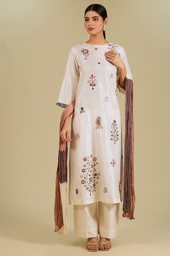 Ivory Mulberry Silk Hand Embroidered Kurta Set by Divyam Mehta at Pernia's Pop Up Shop