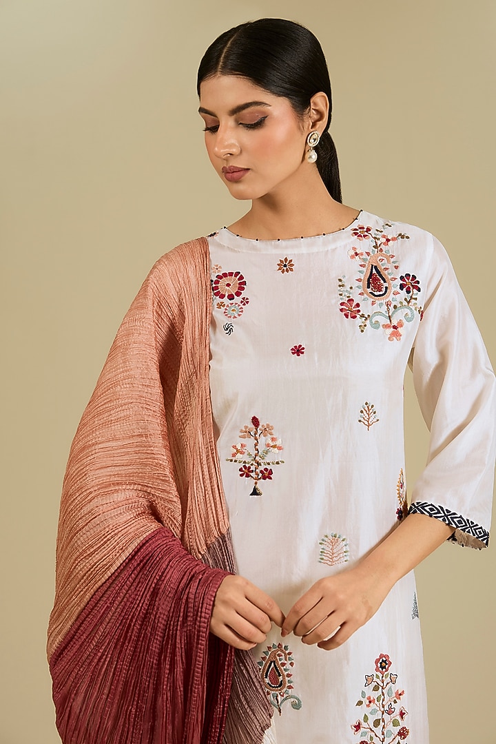 Ivory Mulberry Silk Hand Embroidered Kurta Set by Divyam Mehta at Pernia's Pop Up Shop