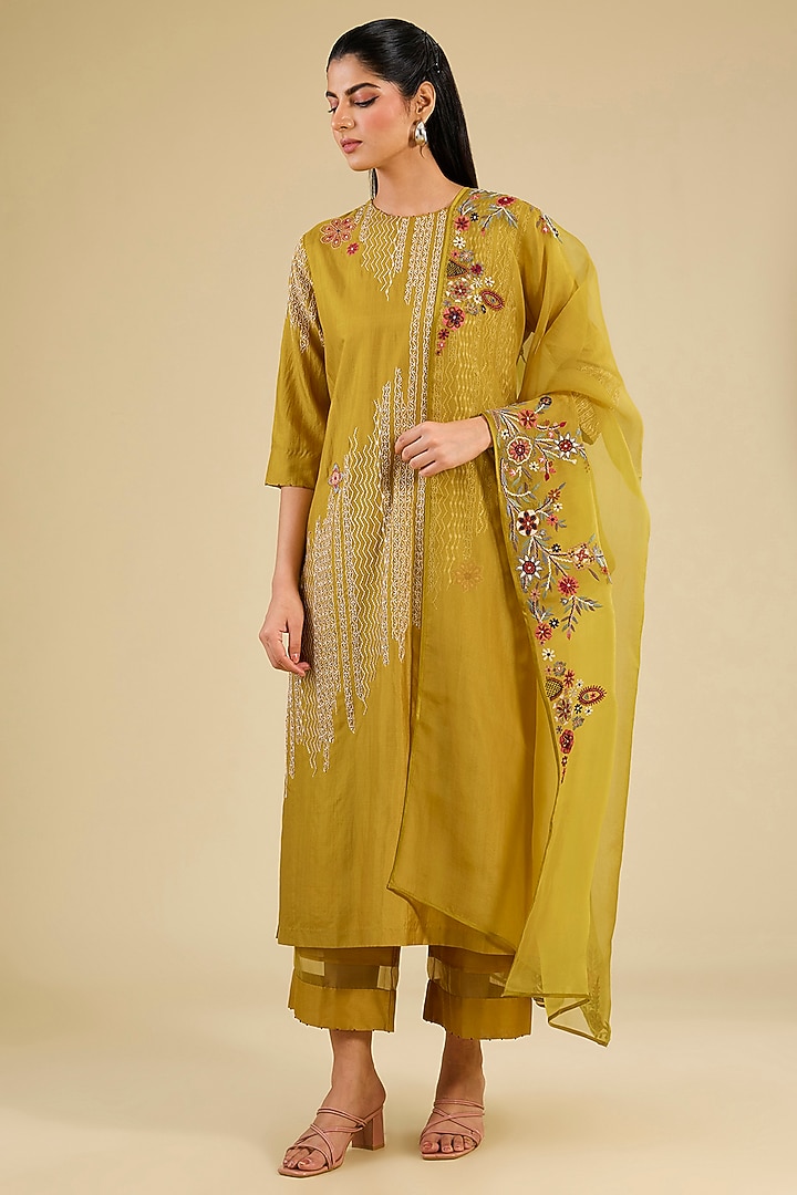 Yellow Mulberry Silk Hand Embroidered Kurta Set by Divyam Mehta at Pernia's Pop Up Shop