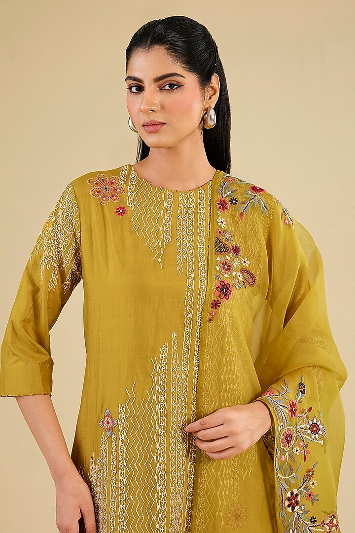 Yellow Mulberry Silk Hand Embroidered Kurta Set by Divyam Mehta at Pernia's Pop Up Shop