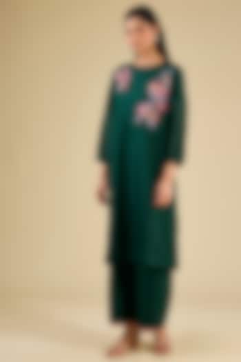 Green Mulberry Silk Hand Embroidered Kurta Set by Divyam Mehta at Pernia's Pop Up Shop