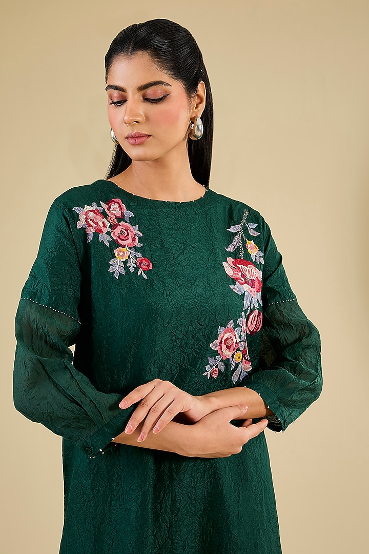 Green Mulberry Silk Hand Embroidered Kurta Set by Divyam Mehta at Pernia's Pop Up Shop