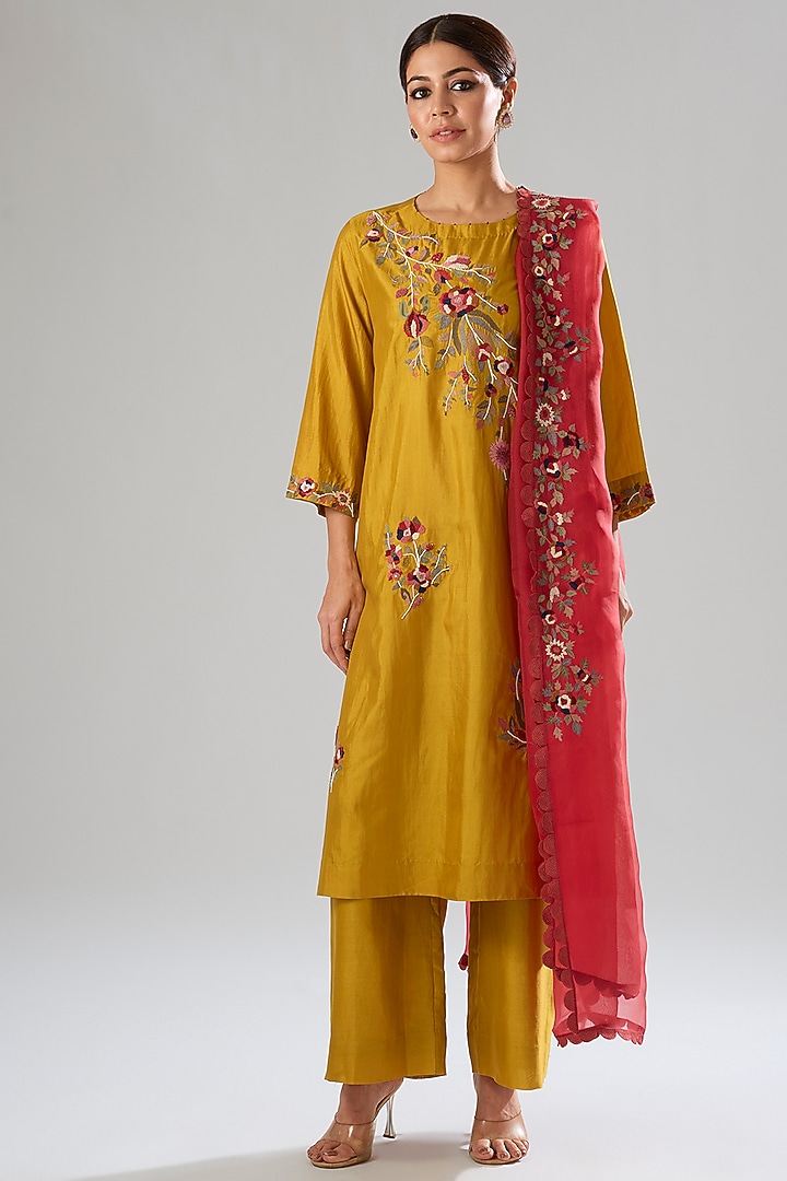 Haldi Yellow Mulberry Silk Hand Embroidered Kurta Set by Divyam Mehta at Pernia's Pop Up Shop
