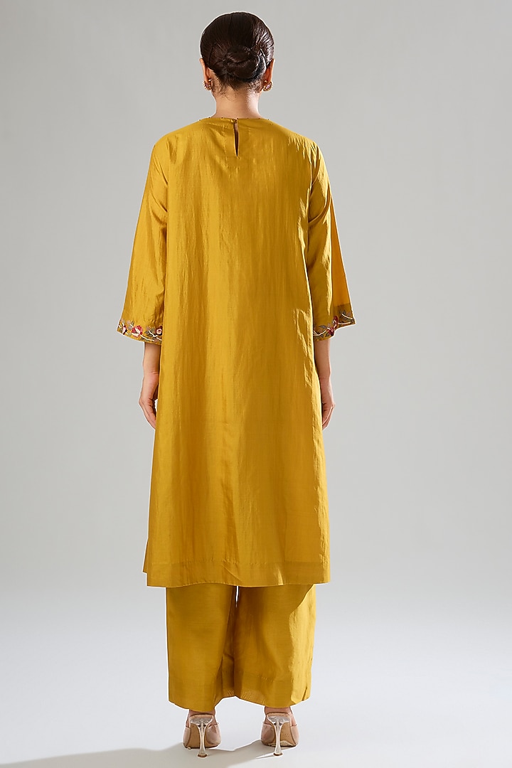 Haldi Yellow Mulberry Silk Hand Embroidered Kurta Set by Divyam Mehta at Pernia's Pop Up Shop