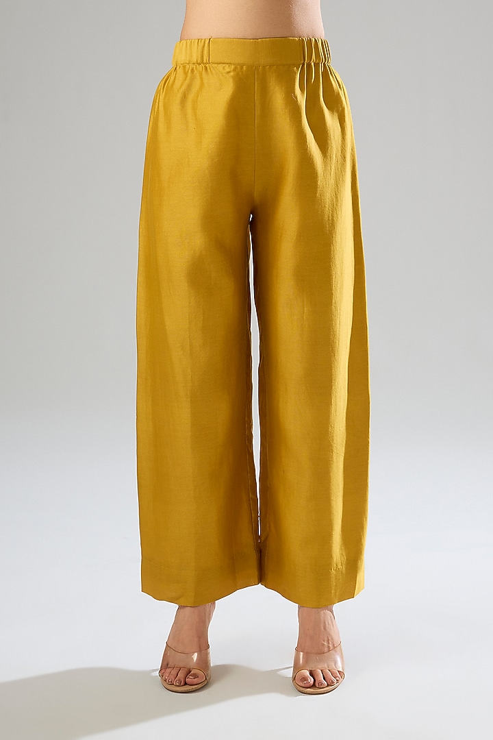 Haldi Yellow Mulberry Silk Hand Embroidered Kurta Set by Divyam Mehta at Pernia's Pop Up Shop