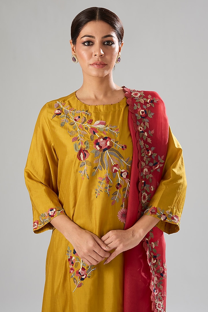 Haldi Yellow Mulberry Silk Hand Embroidered Kurta Set by Divyam Mehta at Pernia's Pop Up Shop