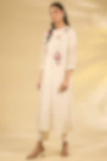 Beige Mulberry Silk Hand Embroidered Kurta Set by Divyam Mehta at Pernia's Pop Up Shop