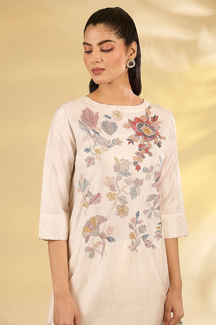 Beige Mulberry Silk Hand Embroidered Kurta Set by Divyam Mehta at Pernia's Pop Up Shop