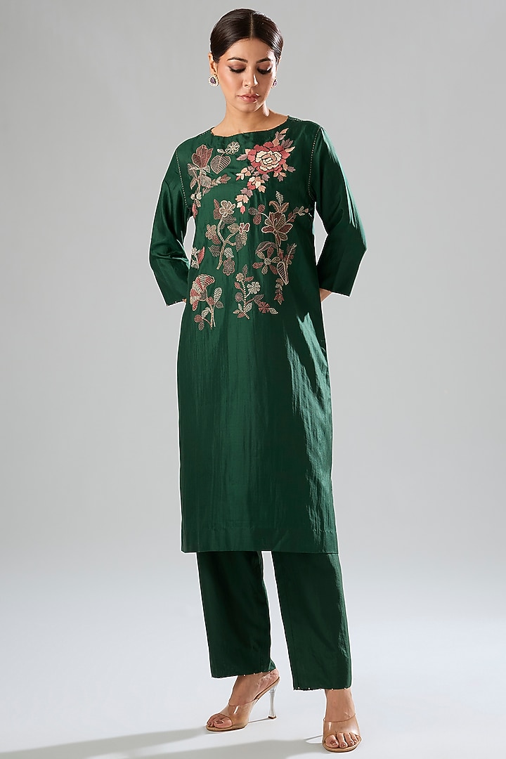 Green Mulberry Silk Hand Embroidered Kurta Set by Divyam Mehta at Pernia's Pop Up Shop