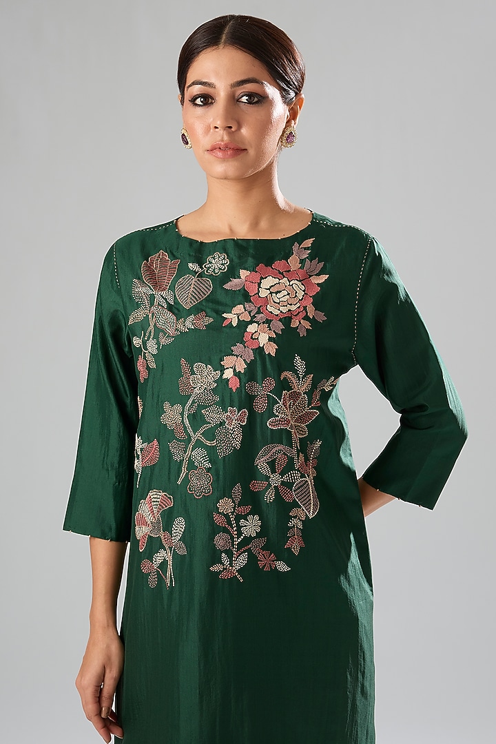 Green Mulberry Silk Hand Embroidered Kurta Set by Divyam Mehta at Pernia's Pop Up Shop