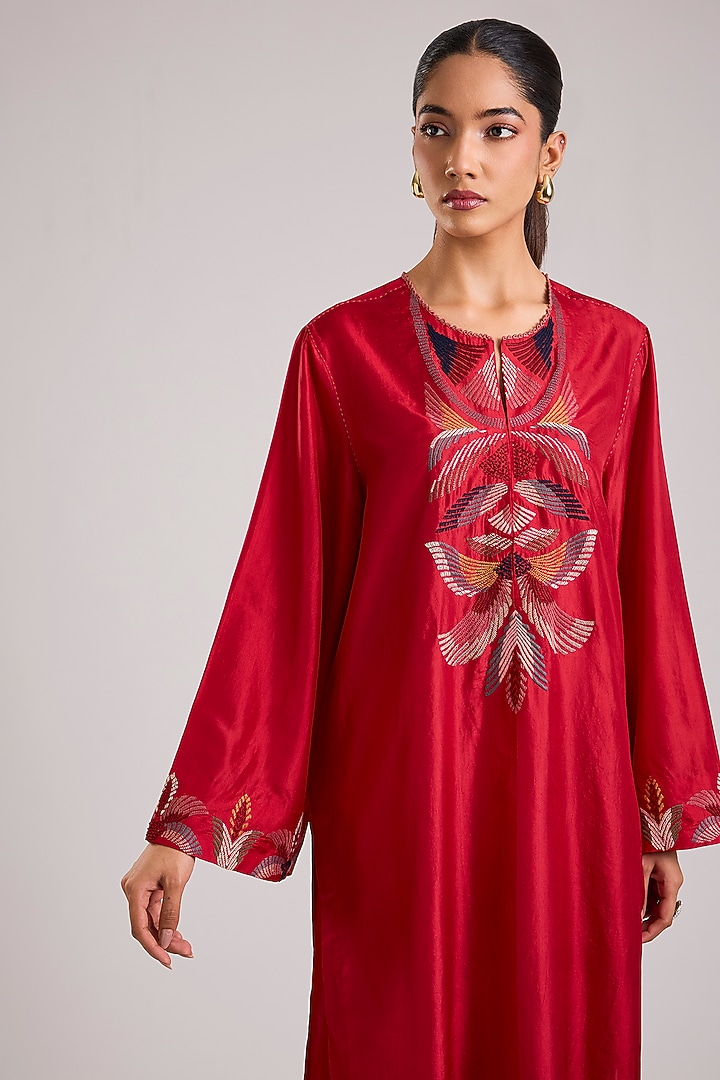 Red Mulberry Silk Floral Hand Embroidered Kurta Set by Divyam Mehta at Pernia's Pop Up Shop