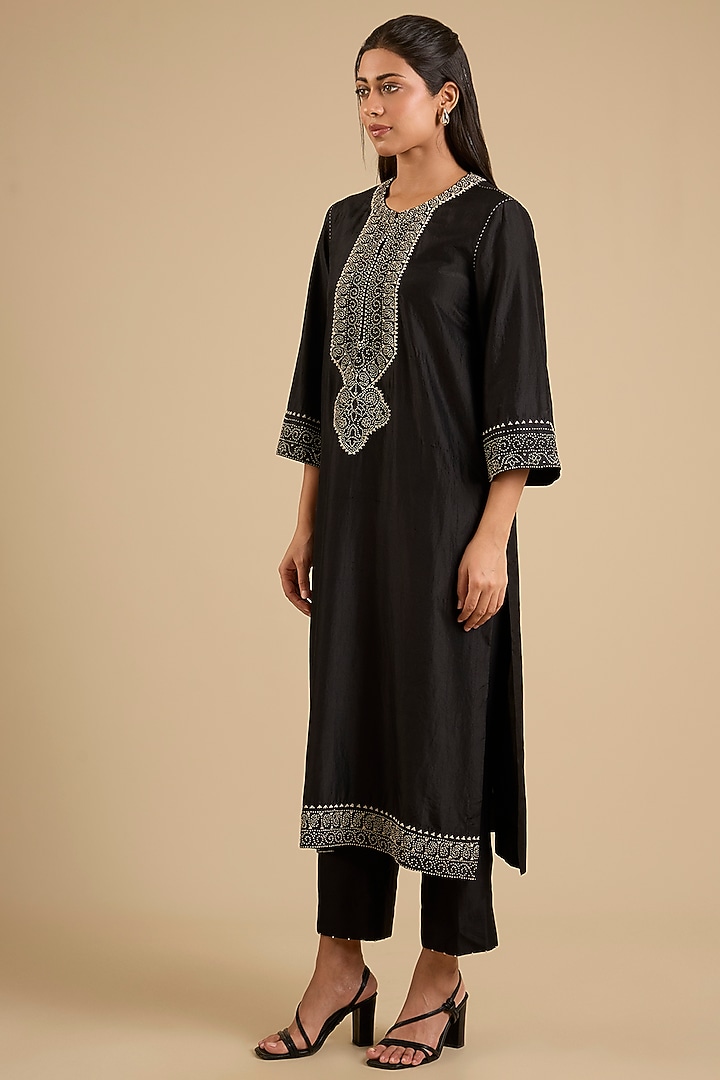 Black Mulberry Silk Embroidered Kurta Set by Divyam Mehta at Pernia's Pop Up Shop