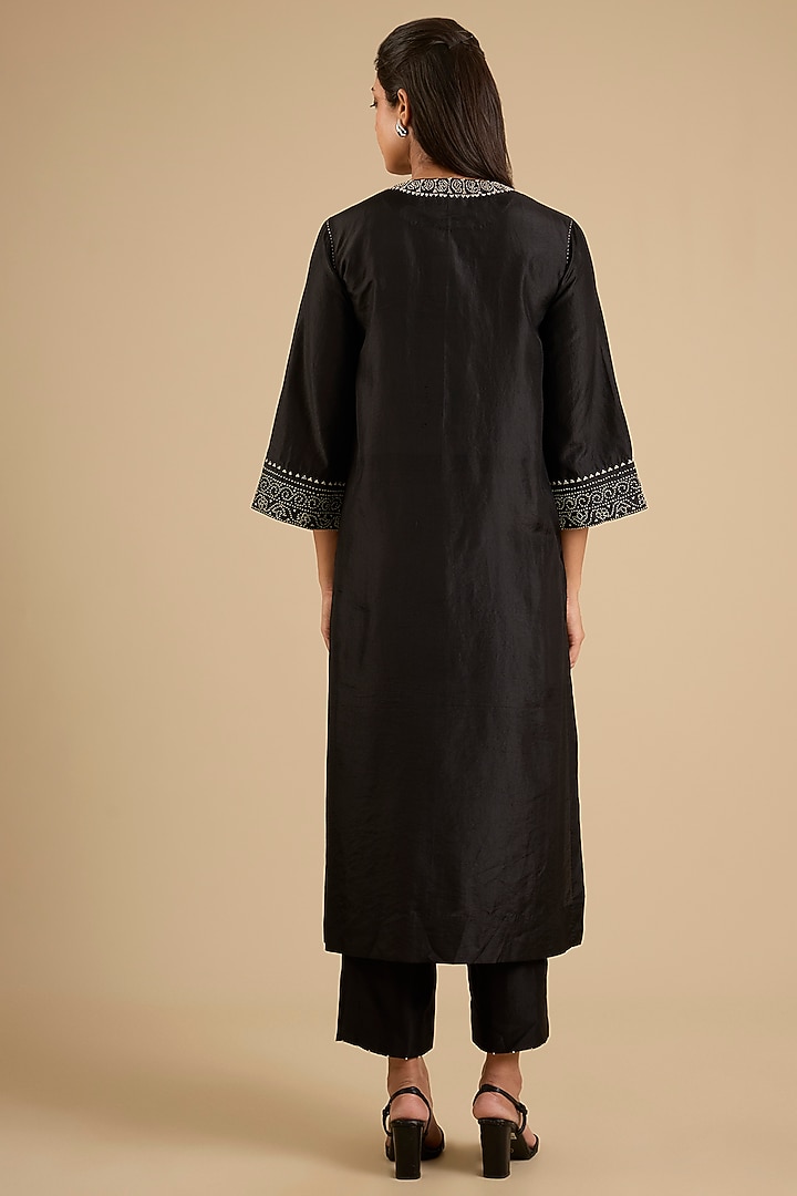 Black Mulberry Silk Embroidered Kurta Set by Divyam Mehta at Pernia's Pop Up Shop