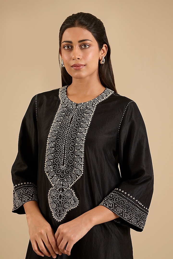 Black Mulberry Silk Embroidered Kurta Set by Divyam Mehta at Pernia's Pop Up Shop