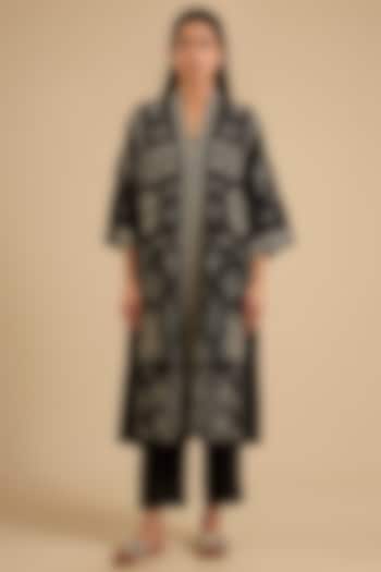 Black Mulberry Silk Embroidered Kurta Set by Divyam Mehta at Pernia's Pop Up Shop