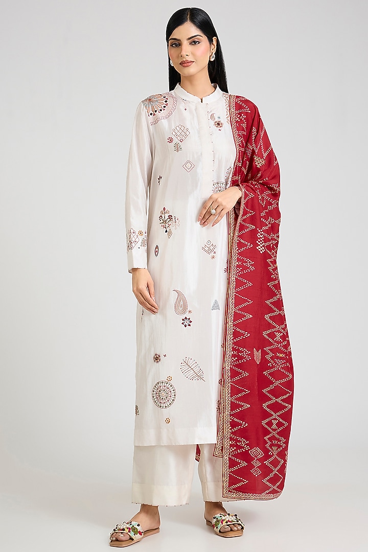 Ivory Mulberry Silk Kantha Motifs Embroidered Kurta Set by Divyam Mehta at Pernia's Pop Up Shop