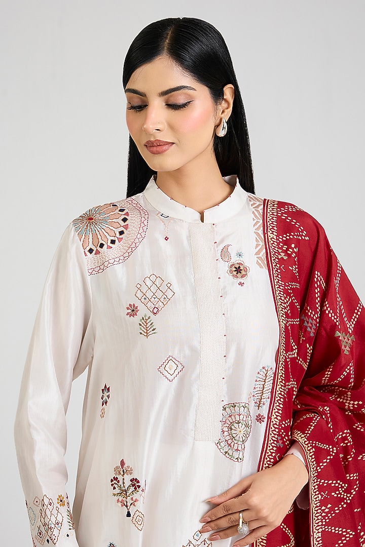 Ivory Mulberry Silk Kantha Motifs Embroidered Kurta Set by Divyam Mehta at Pernia's Pop Up Shop