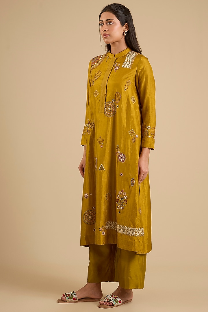 Yellow Mulberry Silk Hand Embroidered Kurta Set by Divyam Mehta at Pernia's Pop Up Shop