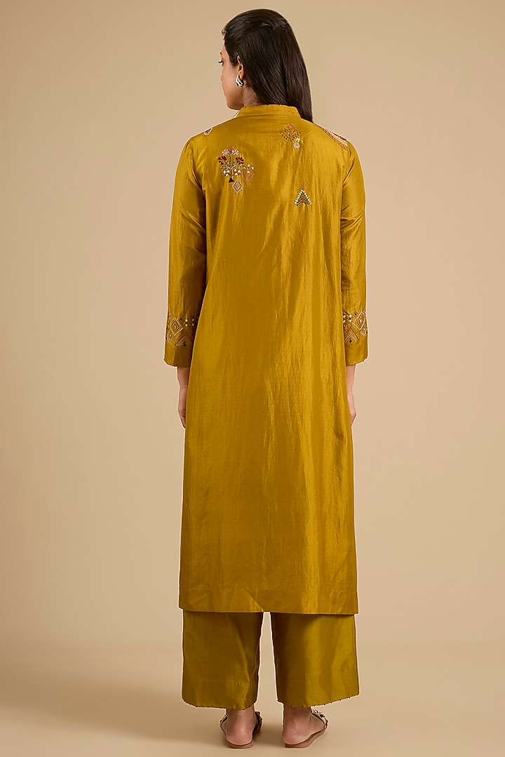 Yellow Mulberry Silk Hand Embroidered Kurta Set by Divyam Mehta at Pernia's Pop Up Shop