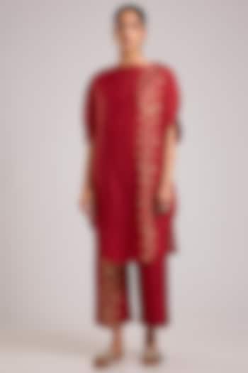 Red Mulberry Silk Block Printed Kurta Set by Divyam Mehta at Pernia's Pop Up Shop