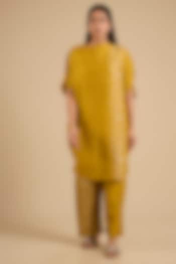 Yellow Mulberry Silk Printed & Embroidered Kurta Set by Divyam Mehta at Pernia's Pop Up Shop