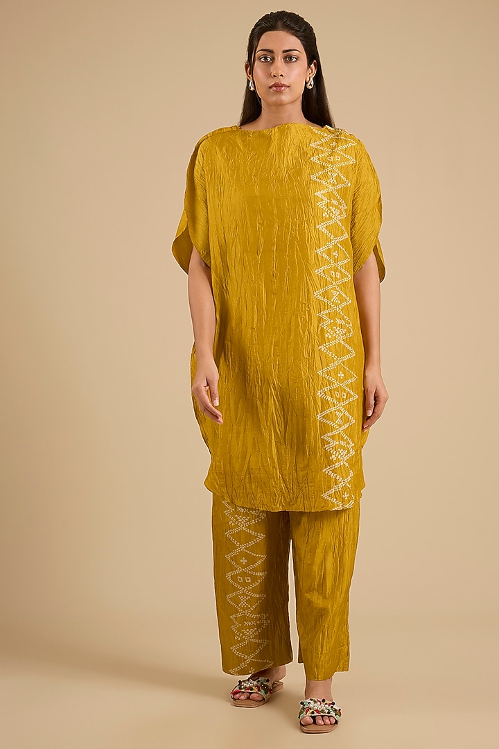 Yellow Mulberry Silk Printed & Embroidered Kurta Set by Divyam Mehta at Pernia's Pop Up Shop