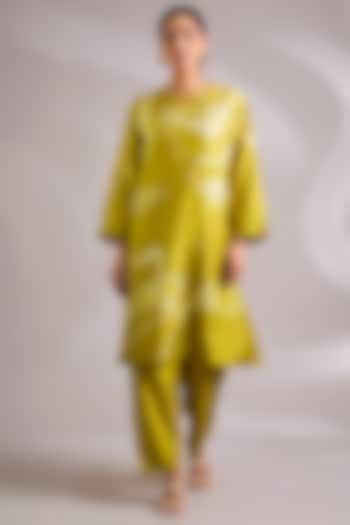 Yellow Mulberry Silk Shibori Printed Tunic Set by Divyam Mehta at Pernia's Pop Up Shop