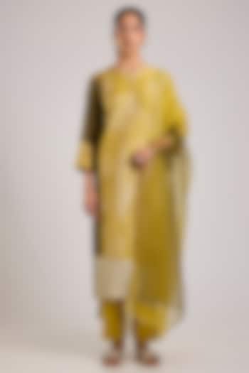 Yellow Mulberry Silk Floral Kantha Printed Kurta Set by Divyam Mehta at Pernia's Pop Up Shop
