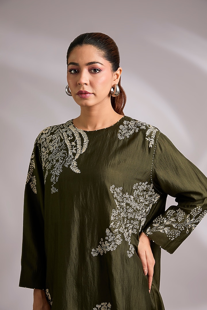Green Mulberry Silk Floral Embroidered Tunic Set by Divyam Mehta at Pernia's Pop Up Shop