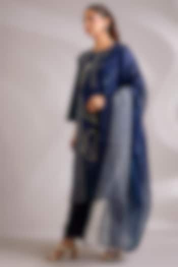 Blue Mulberry Silk Floral Hand Embroidered Kurta Set by Divyam Mehta at Pernia's Pop Up Shop