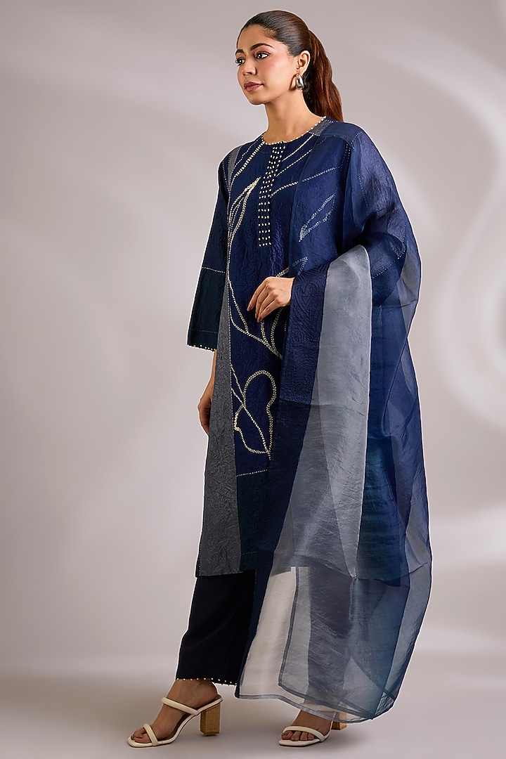 Blue Mulberry Silk Floral Hand Embroidered Kurta Set by Divyam Mehta at Pernia's Pop Up Shop