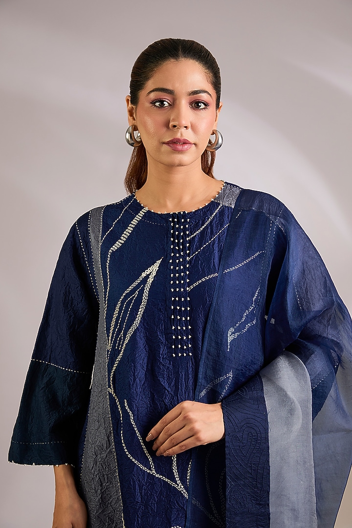 Blue Mulberry Silk Floral Hand Embroidered Kurta Set by Divyam Mehta at Pernia's Pop Up Shop