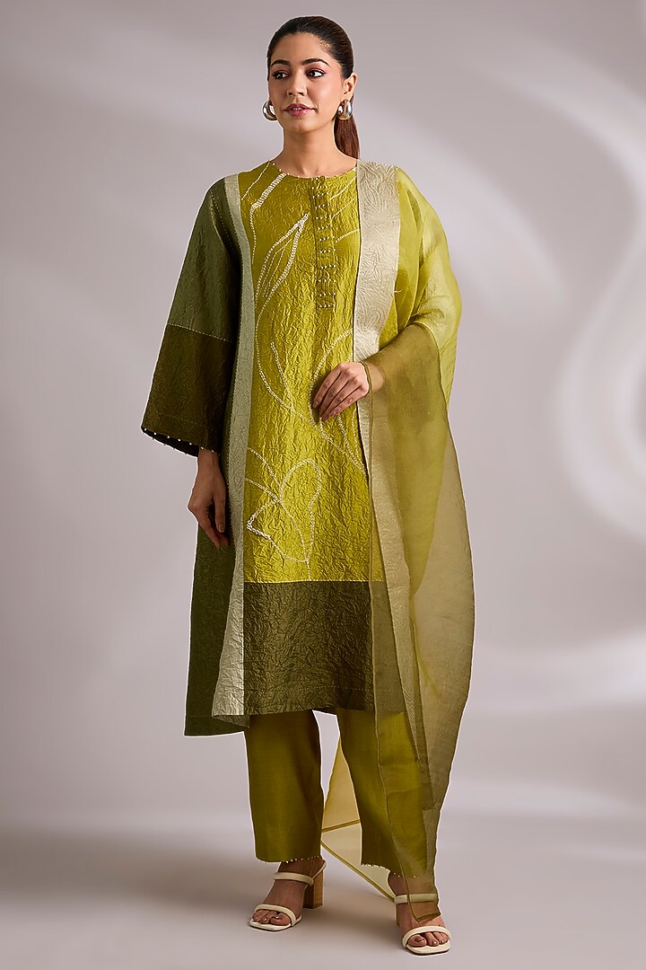 Yellow Mulberry Silk Floral Hand Embroidered Kurta Set by Divyam Mehta at Pernia's Pop Up Shop