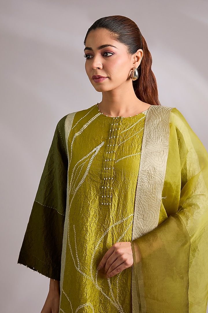 Yellow Mulberry Silk Floral Hand Embroidered Kurta Set by Divyam Mehta at Pernia's Pop Up Shop