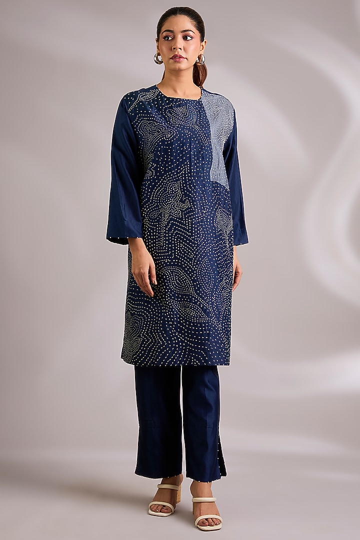 Blue Mulberry Silk Floral Hand Embroidered Kurta Set by Divyam Mehta at Pernia's Pop Up Shop
