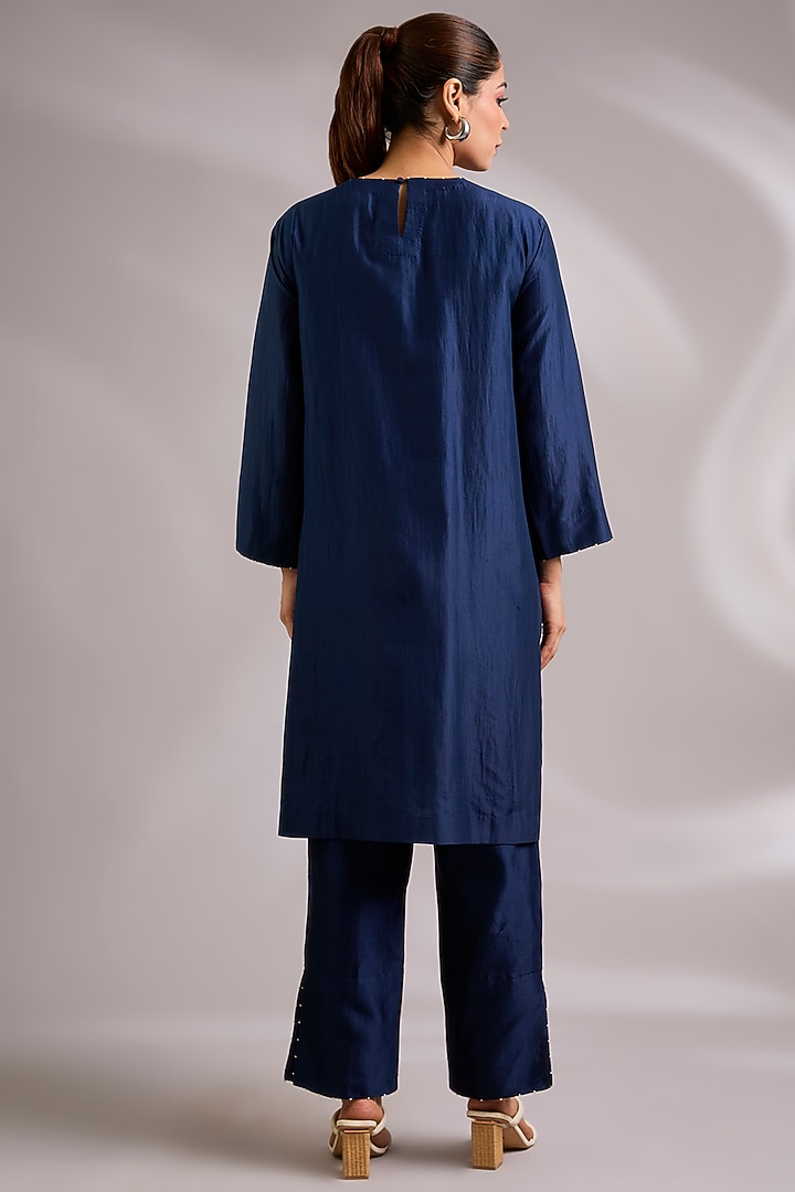 Blue Mulberry Silk Floral Hand Embroidered Kurta Set by Divyam Mehta at Pernia's Pop Up Shop
