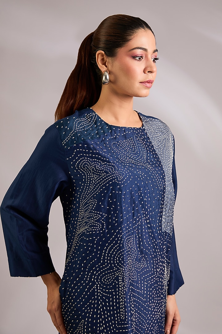 Blue Mulberry Silk Floral Hand Embroidered Kurta Set by Divyam Mehta at Pernia's Pop Up Shop