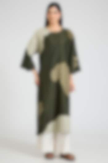 Green Mulberry Silk Block Printed & Hand Embroidered Kurta Set by Divyam Mehta at Pernia's Pop Up Shop