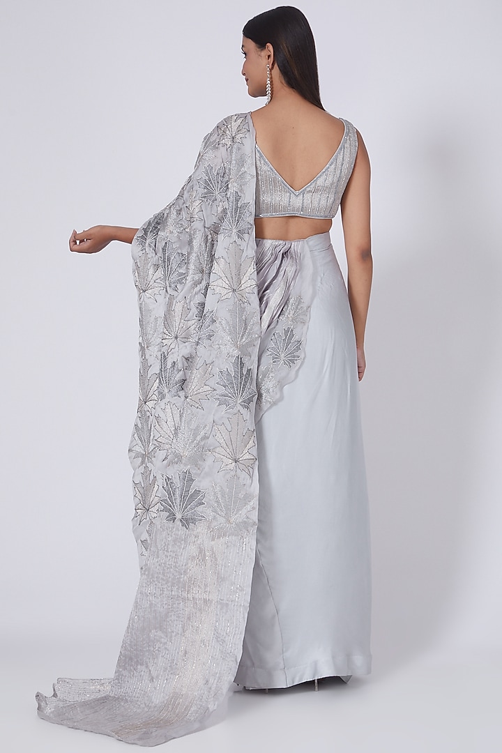 Grey Aari Embroidered Handcrafted Reception Saree Set by Dipti Chhabra at Pernia's Pop Up Shop