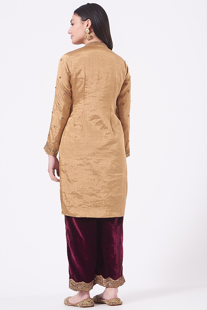 Gold Embroidered Handwoven Kurta Set by Dipti Chhabra at Pernia's Pop Up Shop