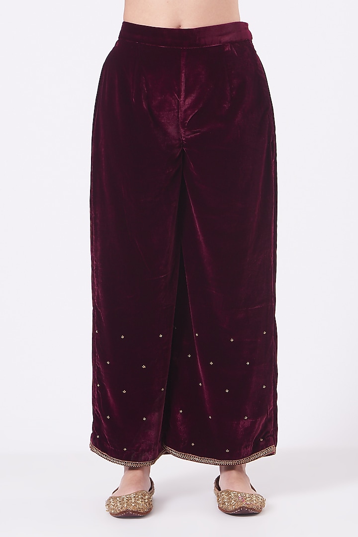 Wine Embroidered Kurta Set by Dipti Chhabra at Pernia's Pop Up Shop