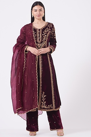 Wine Aari Embroidered Kurta Set by Dipti Chhabra