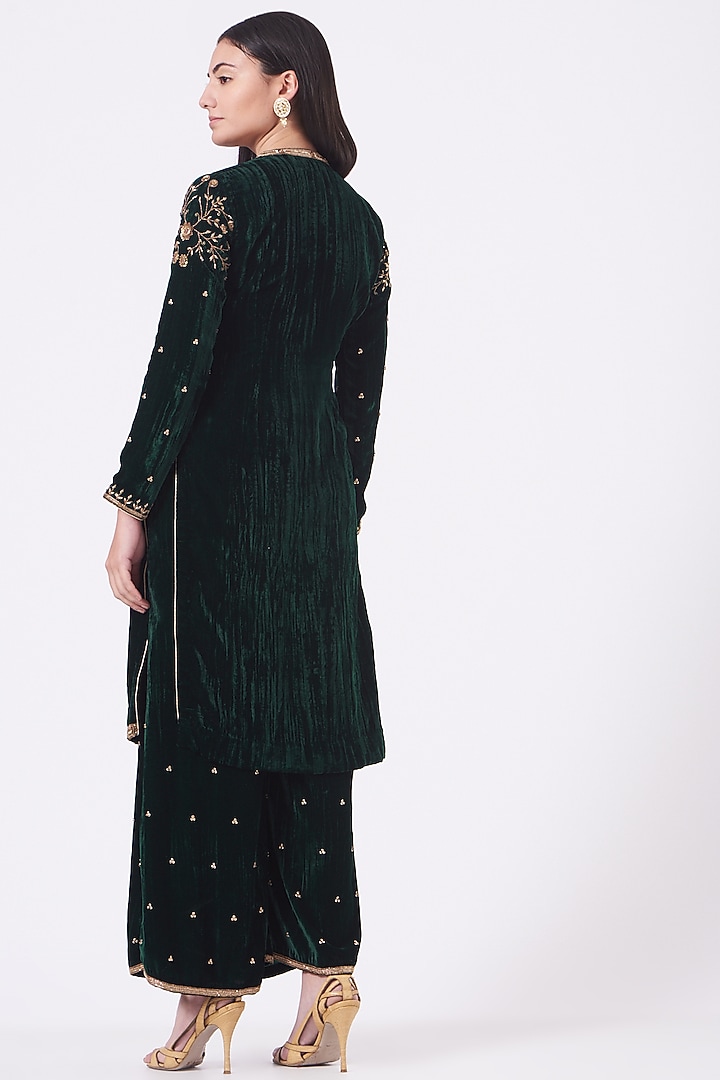 Bottle Green Swed Velvet Long Kurta Set by Dipti Chhabra at Pernia's Pop Up Shop