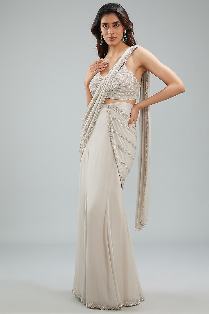 White Crepe Hand Embroidered Fish-Cut Draped Wedding Saree Set by Disha Patil at Pernia's Pop Up Shop