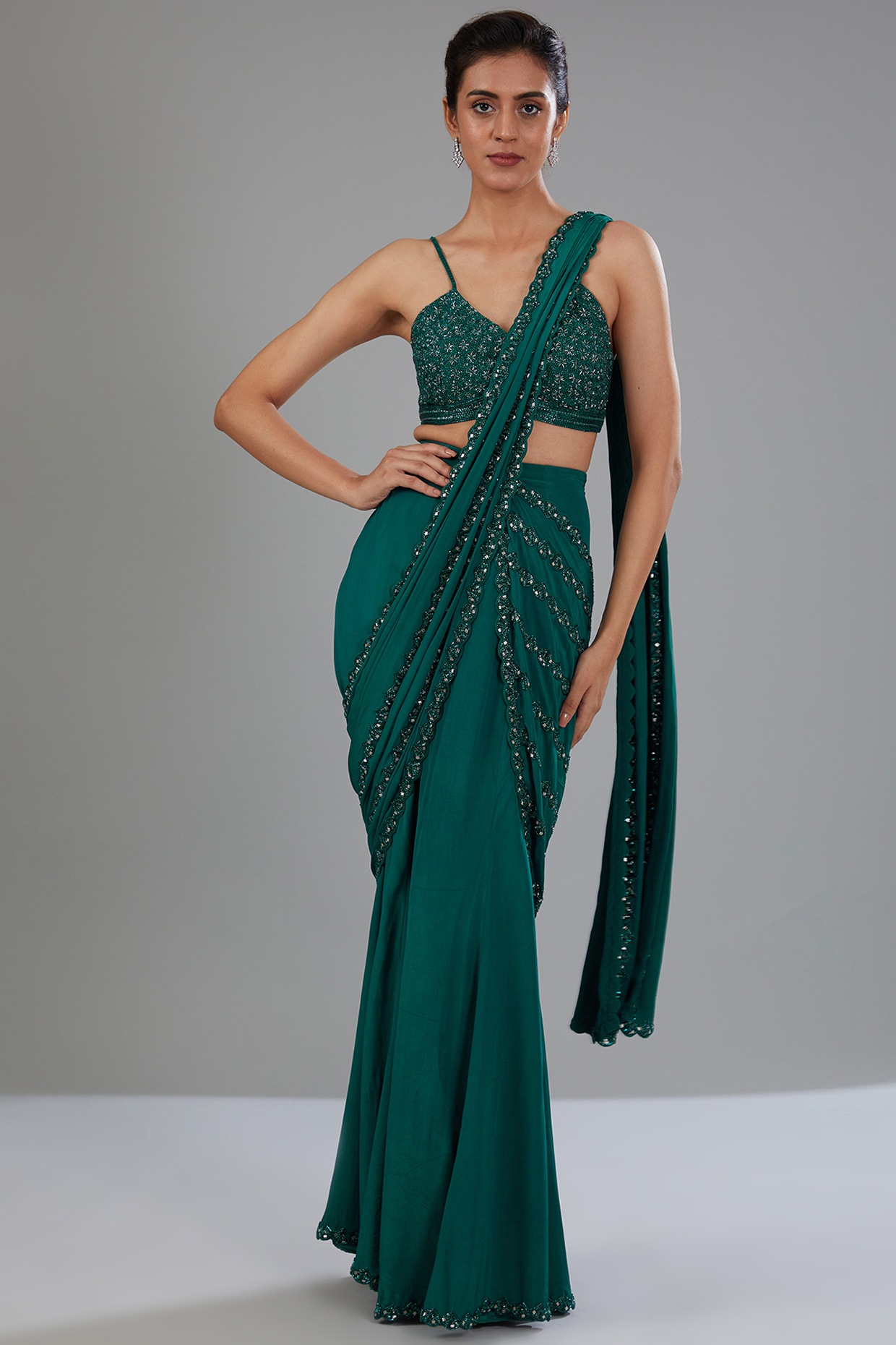 Emerald Green Crepe Embellished Fish Cut Draped Saree Set by Disha Patil at Pernia s Pop Up Shop 2024