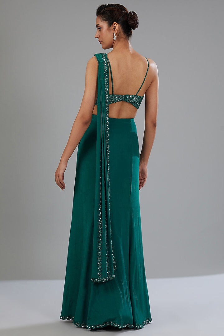 Emerald Green Crepe Embellished Fish Cut Draped Wedding Saree Set by Disha Patil at Pernia's Pop Up Shop