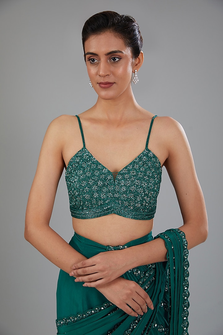 Emerald Green Crepe Embellished Fish Cut Draped Wedding Saree Set by Disha Patil at Pernia's Pop Up Shop