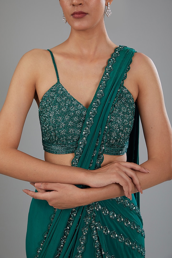 Emerald Green Crepe Embellished Fish Cut Draped Wedding Saree Set by Disha Patil at Pernia's Pop Up Shop