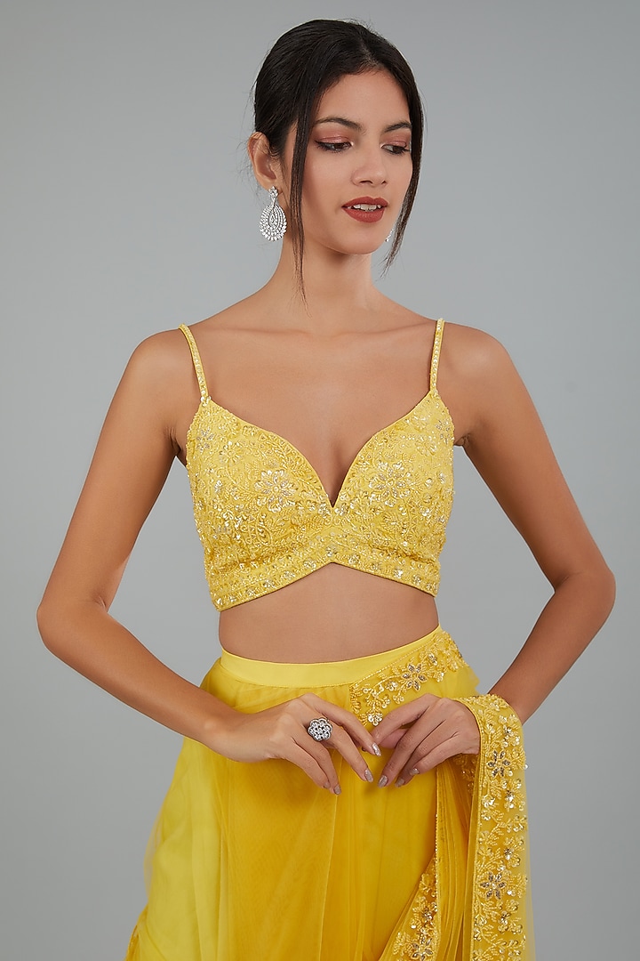 Yellow Organza Net Hand Embroidered Reception Saree Set by Disha Patil at Pernia's Pop Up Shop